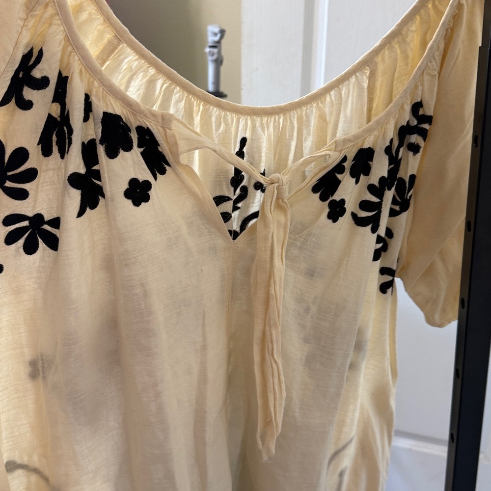 Free people Fiona boho 🌹
Embroidered Cream and Black Women's Top - Picture 9 of 13